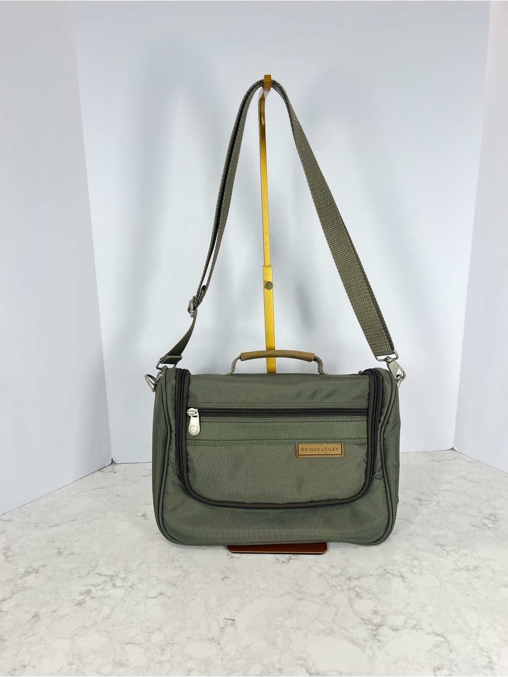 Briggs & Riley Olive Travel Hanging Toiletry Bag with Adjustable Strap